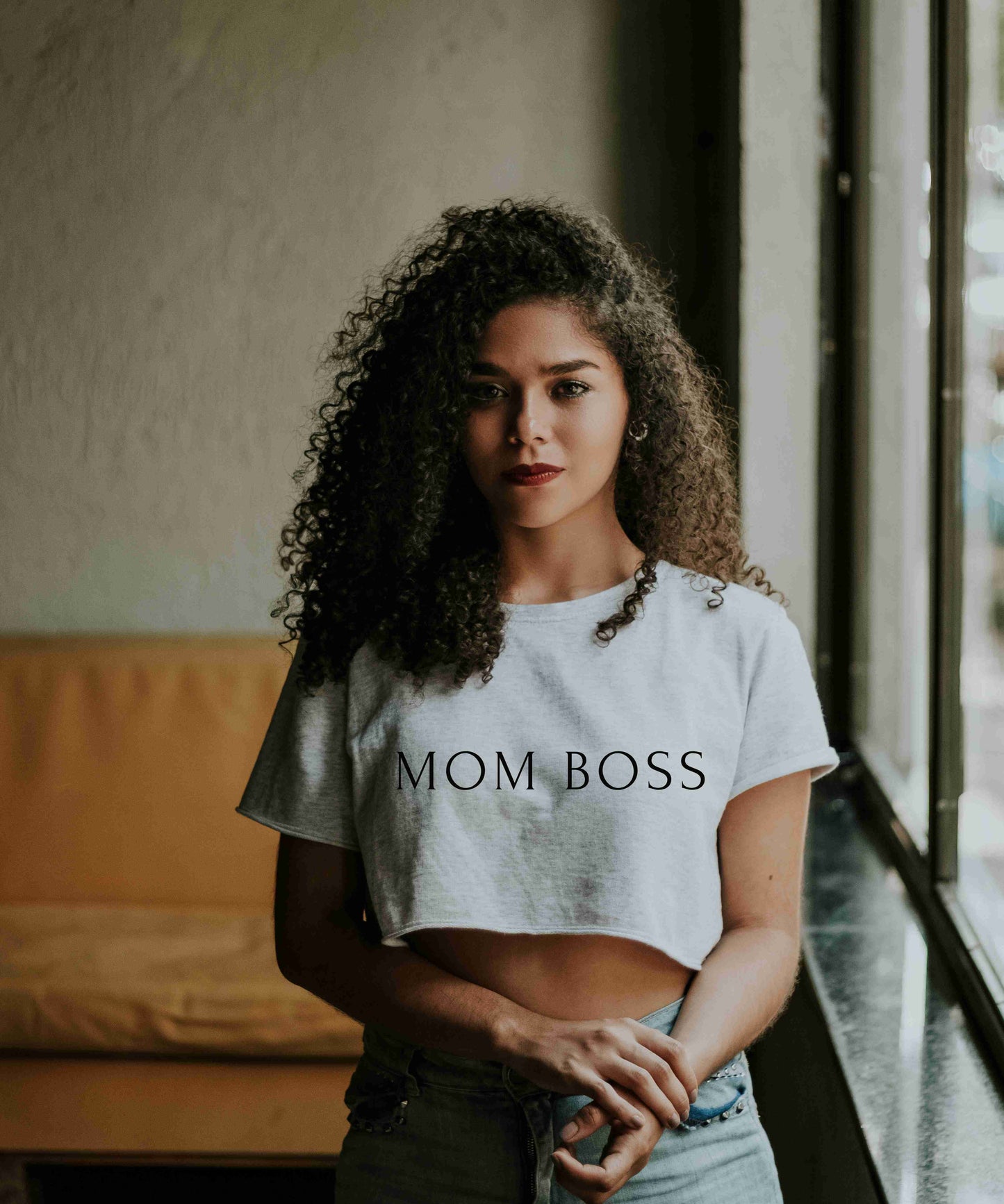 MOM BOSS' Flowy Cropped Tee